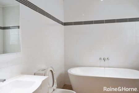 Charming 3-bedroom home - Photo 4