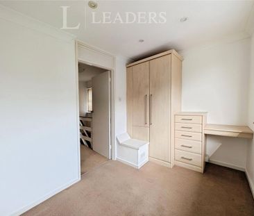 4 bedroom detached house to rent - Photo 4