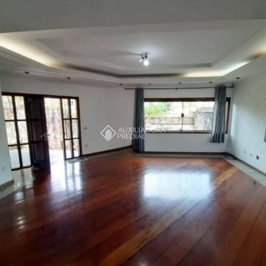 Casa com 4 quartos e 580m² para alugar em Dos Casa, São Bernardo do Campo. - Photo 1