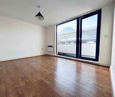 2 Bed Penthouse, Hulme High Street, M15 - Photo 1