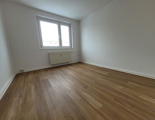 Helle 3-R mit offener Küche, Balkon und neuem Badezimmer! - Photo 1