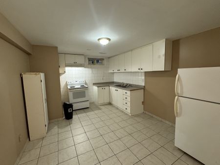 For Lease - 3690 Ellengale Drive, Mississauga, Ontario - Photo 4