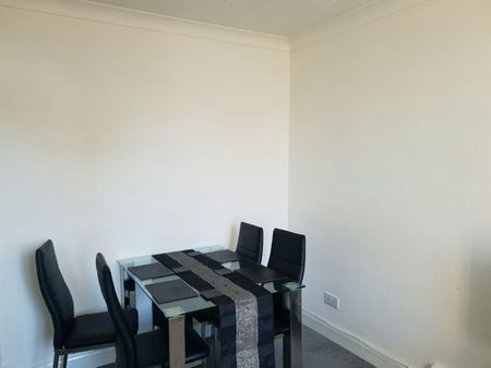 Graham Place, Flat 2F3 (2FR) Baxter Park, Dundee, DD4 - Photo 5