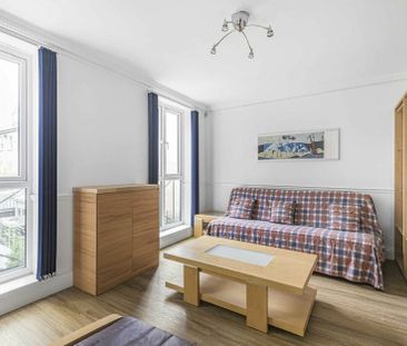 Clarence Mews - Photo 2