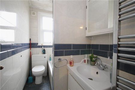 3 bedroom maisonette to rent - Photo 2