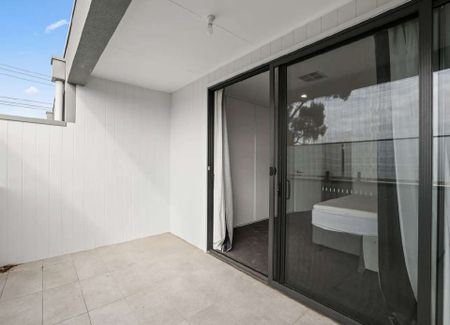 Look No Further ~ 2 Bedroom Townhouse ~ Prime Location! - Photo 2