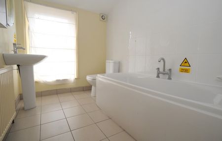 MODERN STUDENT 5 BEDROOM TERRACE 58 GLADSTONE LANE UTILITES INCLUDED - Photo 5