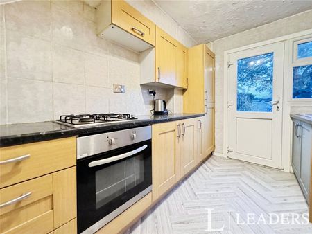 3 bedroom property to rent Spencers Croft, Harlow, CM18 - Photo 5