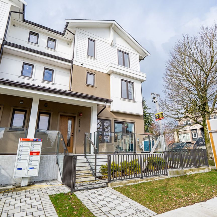 Contemporary Family Townhome in Prime Oakridge Location - Photo 1
