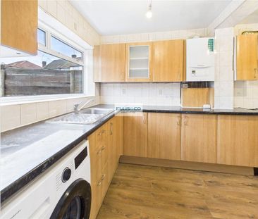 4 bedroom semi-detached house to rent - Photo 5