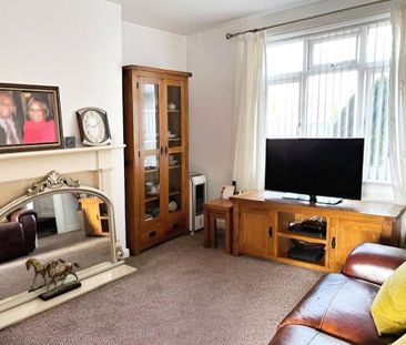 3 bedroom end of terrace house to rent - Photo 1
