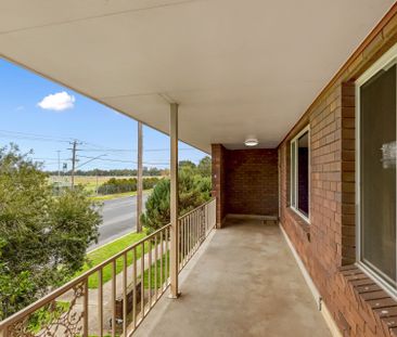 Fully Furnished with Fantastic views overlooking the race course! - Photo 6