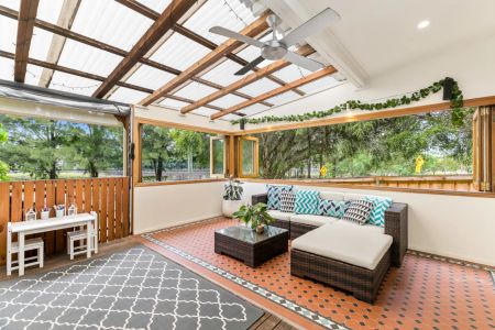 Gorgeous Family Entertainer - Photo 5