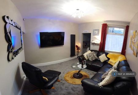4 bedroom terraced house to rent - Photo 3