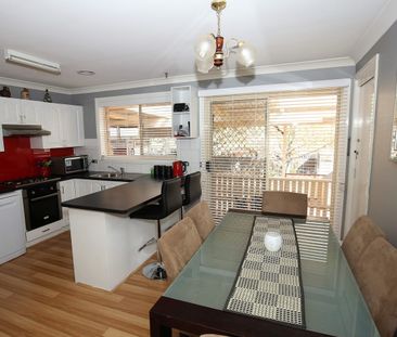 FAMILY FRIENDLY ENTERTAINER! - Photo 6