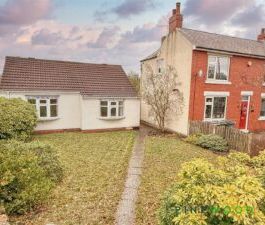 2 BEDROOM Bungalow - Detached - Photo 4