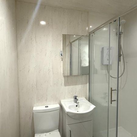 1 bedroom in a house share to rent - Photo 3