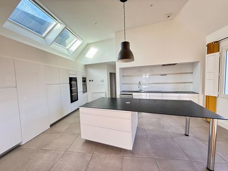 Location appartement 4 pièces, 151.00m², Château-Gontier-sur-Mayenne - Photo 4