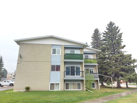 Beautiful One Bedroom Units! - Photo 2