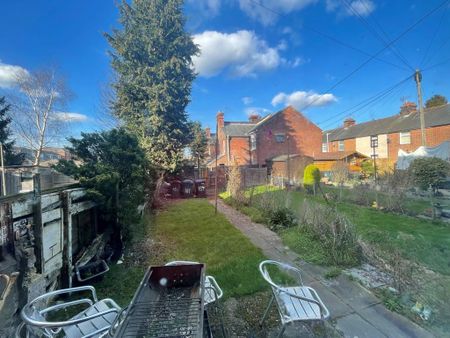 1 bedroom in a house share to rent - Photo 5
