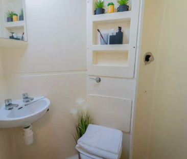 Large Ensuite - Photo 6