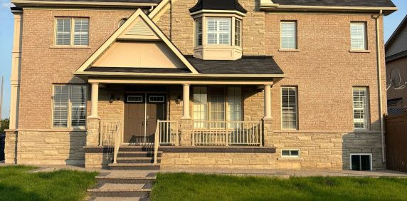 Detached Home For Lease | W9214197 - Photo 2