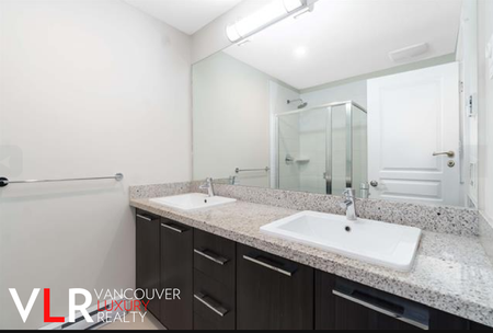 Townhouse in Coquitlam, BC - Photo 5