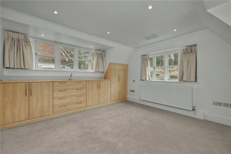 4 bedroom detached house to rent - Photo 4