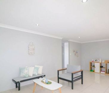 MODERN, SPACIOUS & PERFECTLY POSITIONED � EASY LIVING IN ASHFIELD - Photo 2