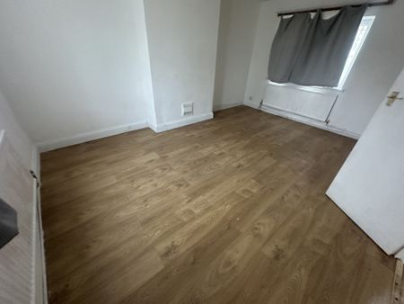 St. Andrews Road, W3 - Photo 4