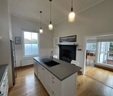 EXECUTIVE HOME CENTRALLY LOCATED - Photo 6