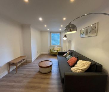 2 bedroom flat to rent - Photo 2