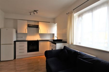 1 bedroom Flat To Let - Photo 4