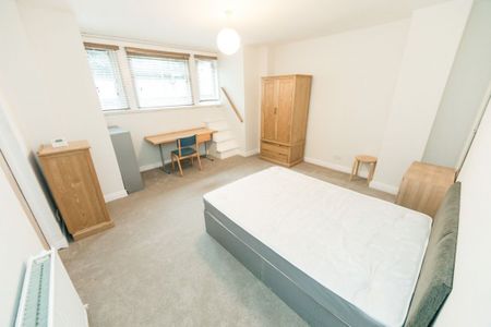 A Delph Lane, Woodhouse, Leeds - Photo 3