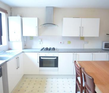 3 bedroom semi-detached house to rent - Photo 6