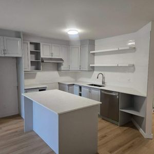 Grand 5 1/2 Rénové en Mai 2025 Style Condo 2 étages Ville Émard - Photo 2