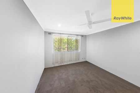 Freshly Painted Two Bedroom Apartment In Unbeatable Location Near Parramatta CBD - Photo 3