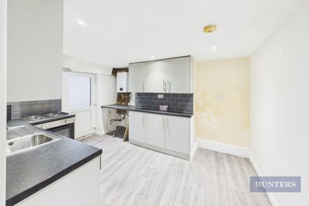 4 bedroom House To Let Total Size: 1227 SQ FT - Photo 4