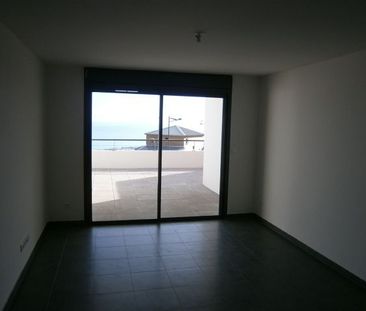 Location Appartement 2 pièces 43m² ST DENIS 97400 - Photo 1