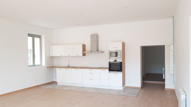 Location Appartement 4 pièces 96m² COUZON AU MONT D OR 69270 - Photo 1