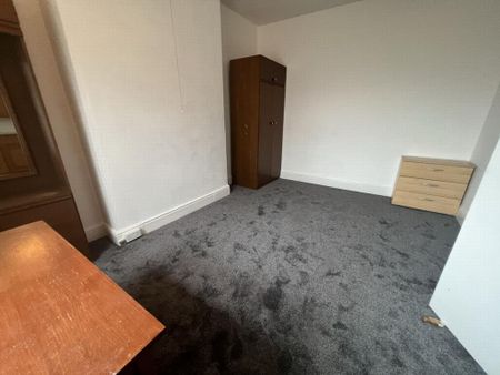 3 bedroom flat to rent - Photo 2
