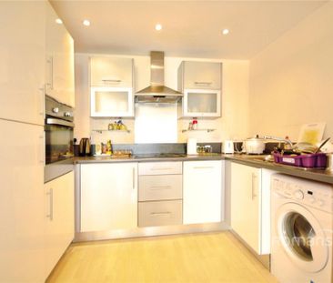 2 bedroom flat to rent - Photo 3