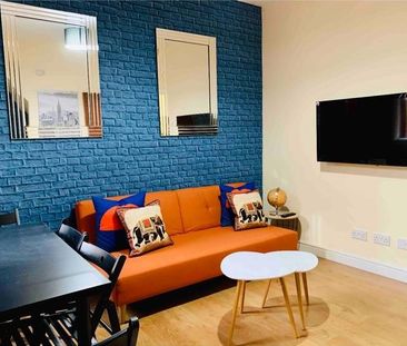 4 bedroom terraced house to rent - Photo 1