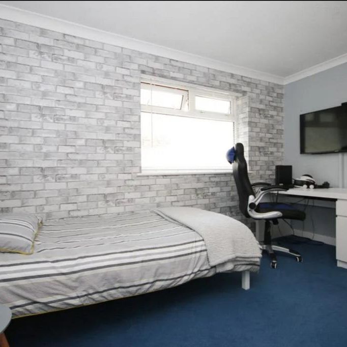 5 bedroom detached house to rent - Photo 1