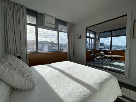 Penthouse, space, sun & views! - Photo 5