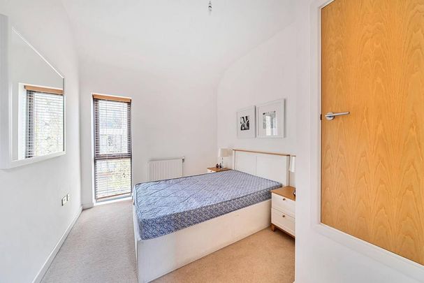 2 bedroom end of terrace house to rent - Photo 1