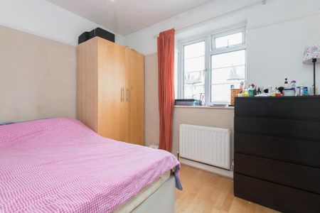 3 bedroom flat to rent - Photo 4