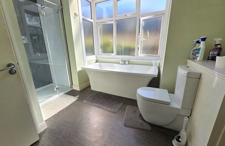 Room 1, Flat 10, 31-33 Blenheim Terrace, Queens Parade, Scarborough - Photo 5