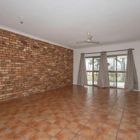 LARGE UNIT ON THE ESPLANADE - Photo 5