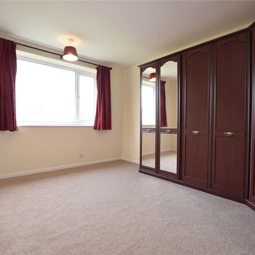 12, Queens Court, Moortown, Leeds, West Yorkshire, LS17 5PL - Photo 1